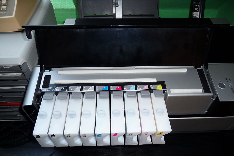 http://www.nifty-stuff.com/forum/uploads/2251_removing_cover_epson_pro_3800-1.jpg