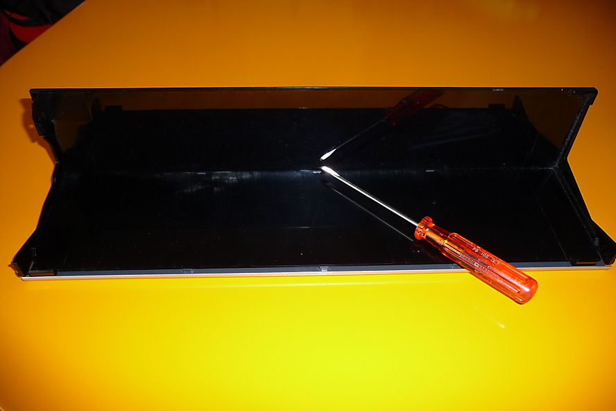 http://www.nifty-stuff.com/forum/uploads/2251_removing_cover_epson_pro_3800-6.jpg