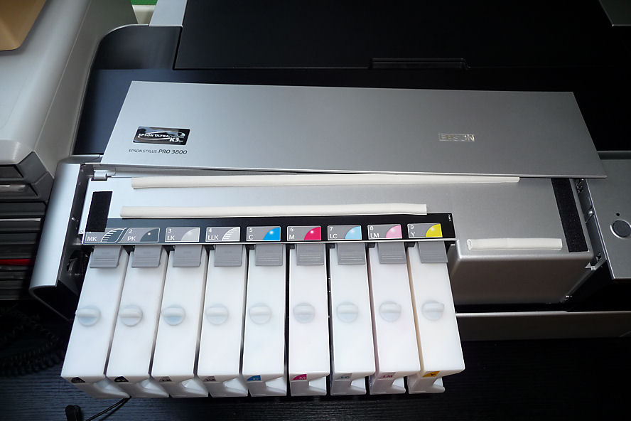http://www.nifty-stuff.com/forum/uploads/2251_removing_cover_epson_pro_3800-9.jpg